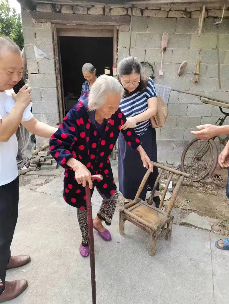 长寿老人的生活特点和视频_农村老人的长寿生活方式_长寿老人的生活